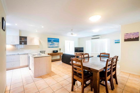 Oceania 11 - Accommodation Mermaid Beach 3