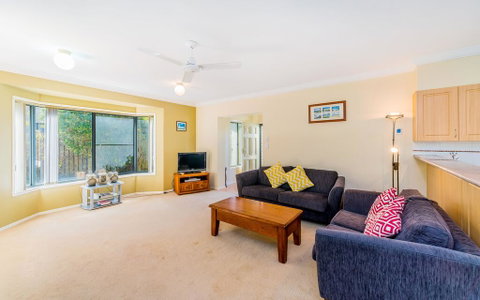 Oceania Cottage - LJHooker Yamba - Accommodation Mermaid Beach 2
