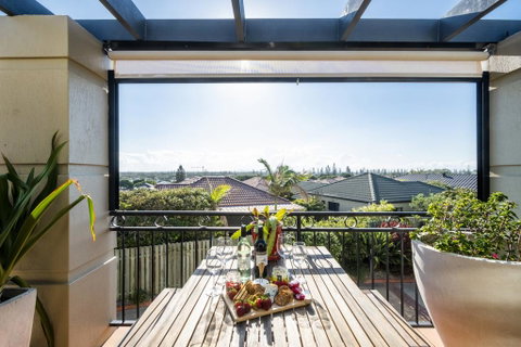 Oceanside - Accommodation Mermaid Beach 2