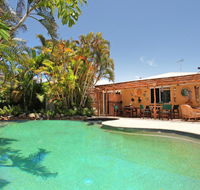 Okinja 71 - Tropical 4 BDRM Home with Pool - Accommodation Mermaid Beach