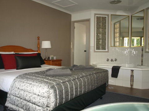Old Coach Motor Inn Echuca - Accommodation Mermaid Beach 2