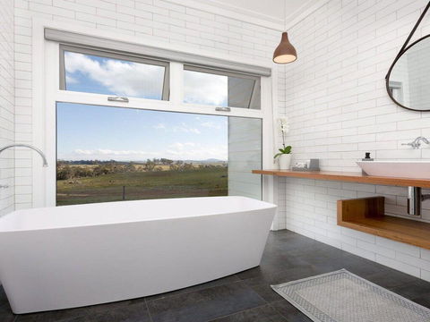 On A Hill - Modern Country Home Near Braidwood - Accommodation Mermaid Beach 2