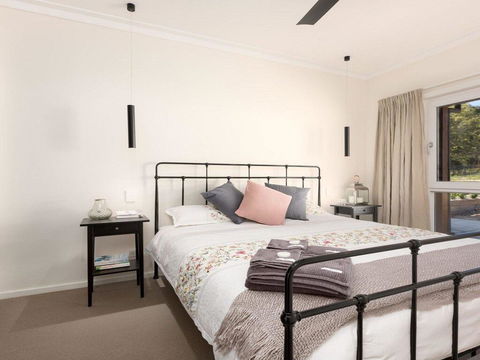 On A Hill - Modern Country Home Near Braidwood - Accommodation Mermaid Beach 1