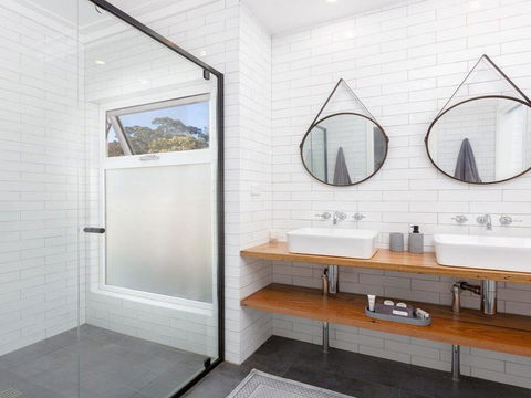 On A Hill - Modern Country Home Near Braidwood - Accommodation Mermaid Beach 3