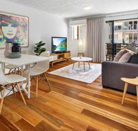 One-Bed Apartment With Balcony and Parking near CBD - Accommodation Mermaid Beach
