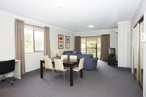 Oxley Court Serviced Apartments - Accommodation Mermaid Beach 2