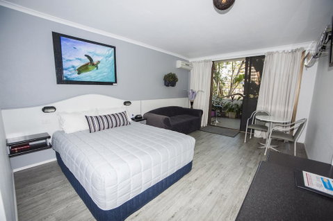 Palm Court Motor Inn - Accommodation Mermaid Beach 1