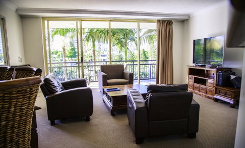Paradise Island Resort - Accommodation Mermaid Beach 1