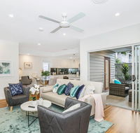 Park Avenue Townhouse Retreat Brisbane Sleeps 10 - Accommodation Mermaid Beach