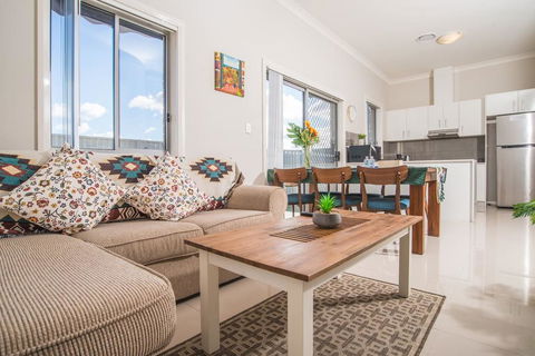 PEACEFUL 2Kingbed RootyHill Townhouse Near Station - Accommodation Mermaid Beach 0