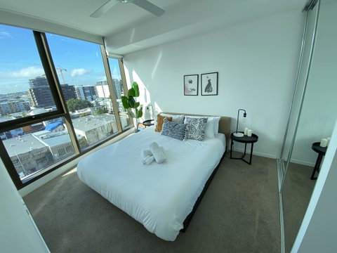Perfect Short Term Stay In Brissy Cozy & Relax - Accommodation Mermaid Beach 3