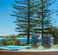 PERFECTLY POSITIONED BEACHFRONT APARTMENT-GREAT LOCATION WITH OCEAN VIEWS - Accommodation Mermaid Beach