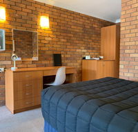 Peter Allen Motor Inn - Accommodation Mermaid Beach