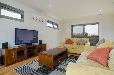 PIER 55 - DROMANA... - Accommodation Mermaid Beach 3