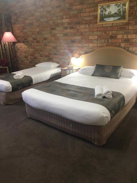Pines Country Club Motor Inn - Accommodation Mermaid Beach 3