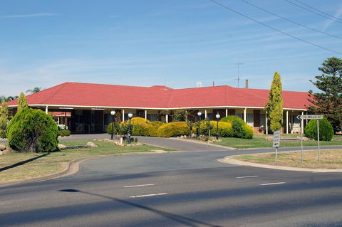 Pines Country Club Motor Inn - Accommodation Mermaid Beach 1