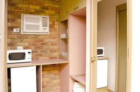 Pines Country Club Motor Inn - Accommodation Mermaid Beach 0