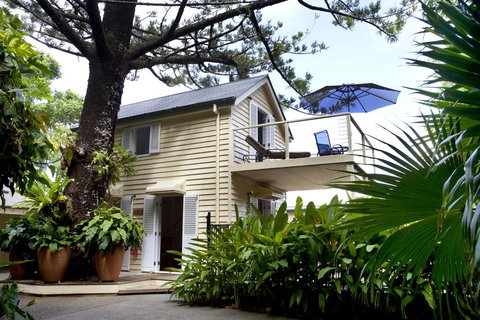Port Douglas Cottage & Lodge - Accommodation Mermaid Beach 0