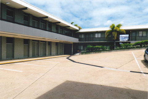 PRECINCT HOTEL GLADSTONE - Accommodation Mermaid Beach 0