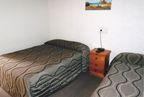 PRECINCT HOTEL GLADSTONE - Accommodation Mermaid Beach 2
