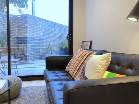 Pride Bentleigh Apartment With Private Garden - Accommodation Mermaid Beach 1