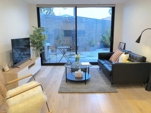 Pride Bentleigh Apartment With Private Garden - Accommodation Mermaid Beach 0