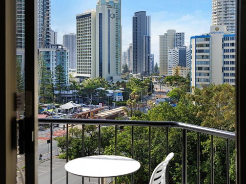 Private Apt In The Heart Of Surfers Paradise - Accommodation Mermaid Beach 3