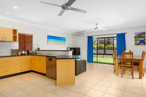 Private Large Cairns Family Home, Rainforest Views - Accommodation Mermaid Beach 3
