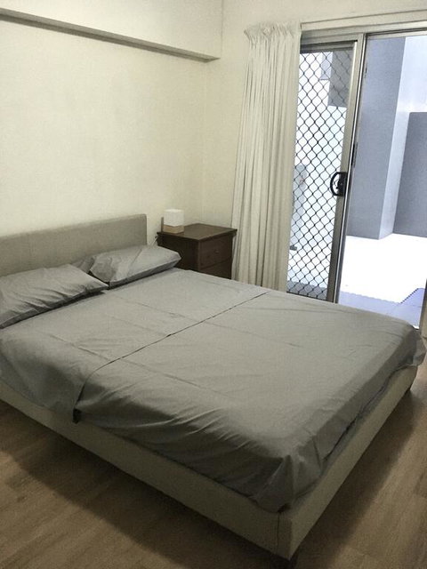 Private Room In The Valley - Accommodation Mermaid Beach 2