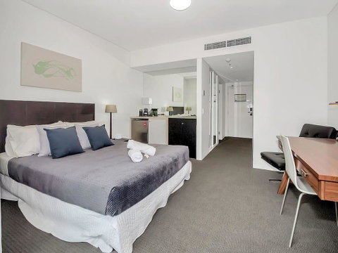 Privately Owned Hotel Room By Cairns Marina 222 - Accommodation Mermaid Beach 0