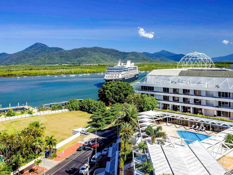 Pullman Reef Hotel Casino - Accommodation Mermaid Beach 1