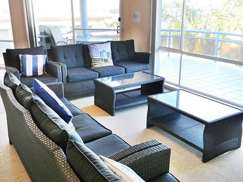 QUAYS 6 - Accommodation Mermaid Beach 1