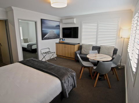 Quays Hotel - Accommodation Mermaid Beach 2