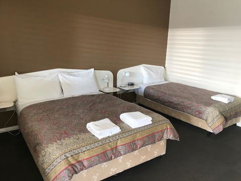 RAILWAY HOTEL MOTEL - Accommodation Mermaid Beach 2