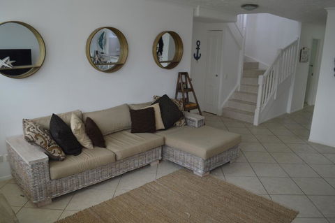 RAINBOW BAY 3 Bed Ocean Views & SPA On Roof Terrace - Accommodation Mermaid Beach 3