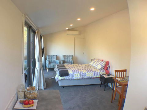 REBS B@B - Accommodation Mermaid Beach 1