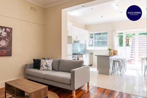 RELAXED FAMILY HOME WILLOUGHBY - Accommodation Mermaid Beach 0