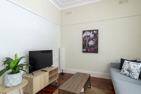 RELAXED FAMILY HOME WILLOUGHBY - Accommodation Mermaid Beach 2