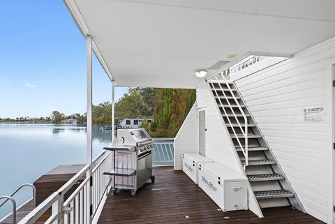 Renmark River Villas And Boats & Bedzzz - Accommodation Mermaid Beach 2