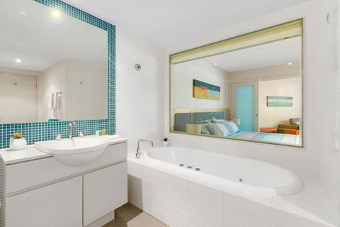 RESORT & SPA WITH PRIVATE PLUNGE POOL 7008/09 - Accommodation Mermaid Beach 2