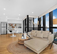 Roomy Apartment with Balcony Parking Ocean Views - Accommodation Mermaid Beach