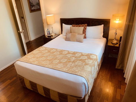 Royal Albert Hotel - Accommodation Mermaid Beach 2