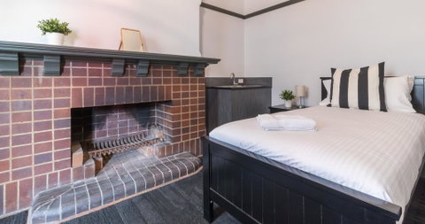 Royal Hotel Ryde - Accommodation Mermaid Beach 2