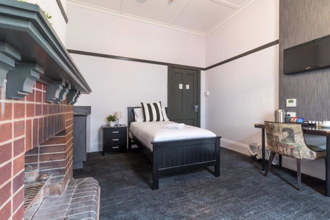 Royal Hotel Ryde - Accommodation Mermaid Beach 1