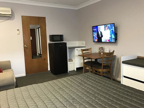 Roydons Motor Inn - Accommodation Mermaid Beach 0