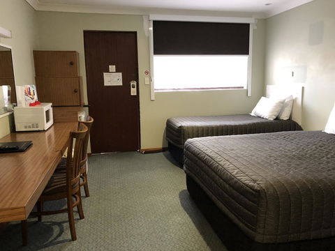 Roydons Motor Inn - Accommodation Mermaid Beach 2