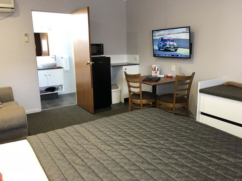Roydons Motor Inn - Accommodation Mermaid Beach 1