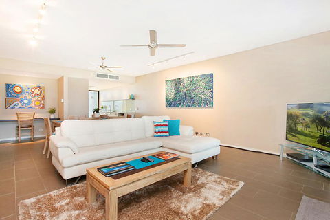 Saltwater Suites - 1,2 & 3 Bed Waterfront Apartments - Accommodation Mermaid Beach 1