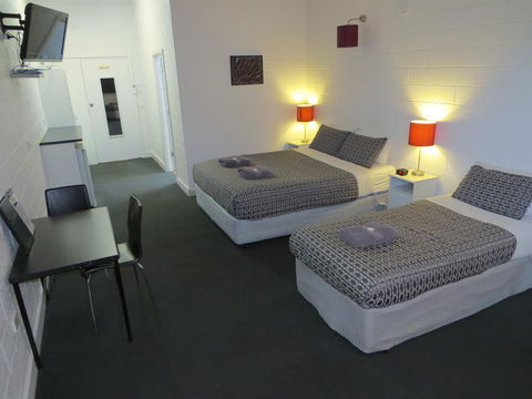 San Remo Hotel Motel - Accommodation Mermaid Beach 1