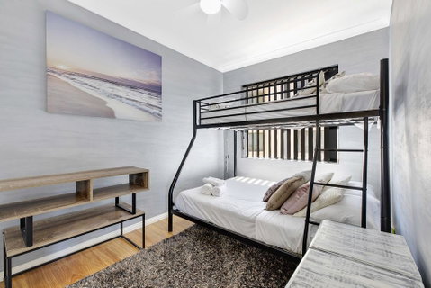 Sandhurst 5 - Accommodation Mermaid Beach 2